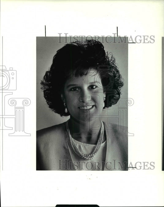 1991 Press Photo Elena Valadez Ritz Carlton Hotel - cva46483-Historic Images