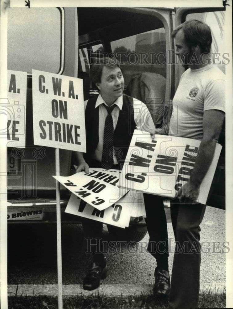 1983 Press Photo Hugh Walsh President Communications Workers Local 4301 - Historic Images