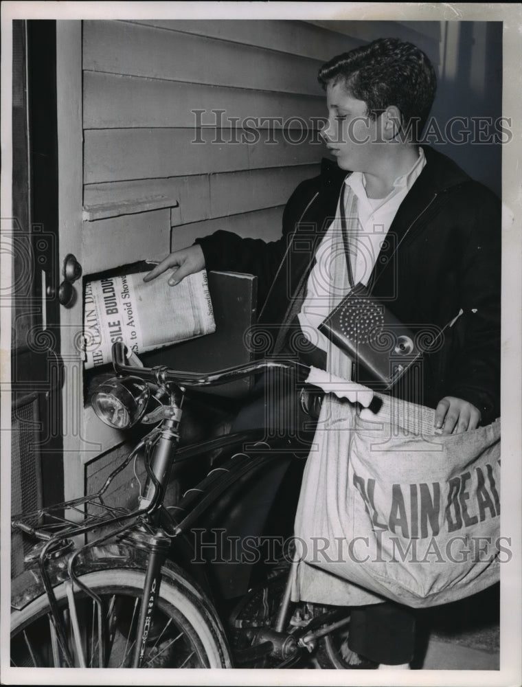 1962 Press Photo Disc Jockeys Make Deliveries More Fun - cva46637- Historic Images