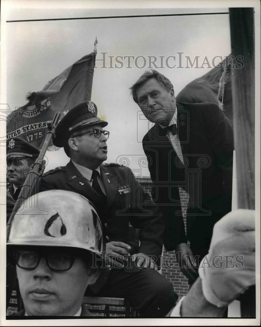 1969, Congressman Charles Vanik & Col Edward Creed - cva46717 - Historic Images