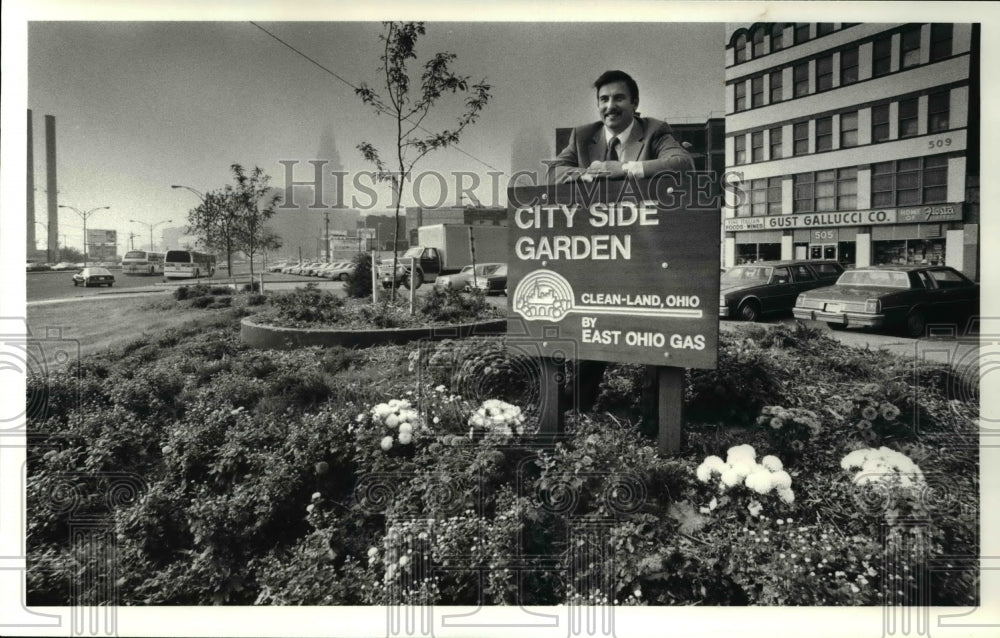1984 Press Photo Julius A. Zsako, Exec. Dir. of Cleanland Ohio - Historic Images