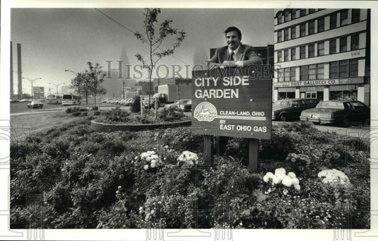 1984 Press Photo Julius A. Zsako, Exec. Dir. of Cleanland Ohio - Historic Images