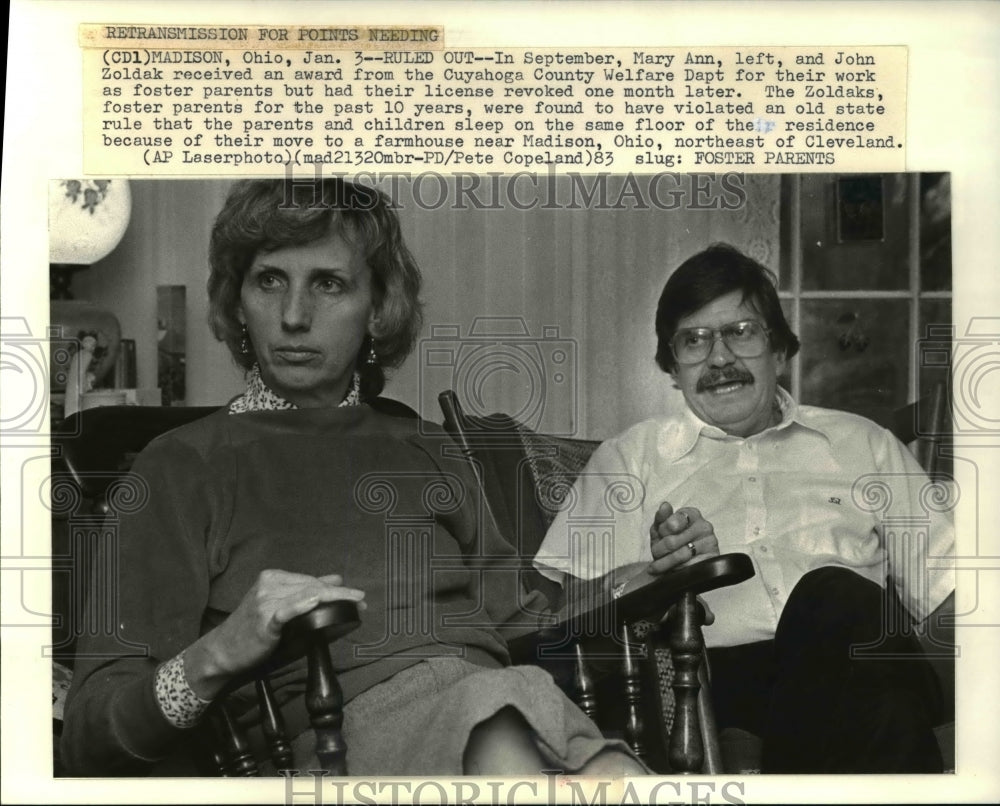 1983 Press Photo Mary Ann and John Zoldak Receive Award For Foster Care-Historic Images