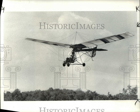 1984 Press Photo Pilot Dick Minke on his Ultra-light Aircraft Brunswick Air Park-Historic Images