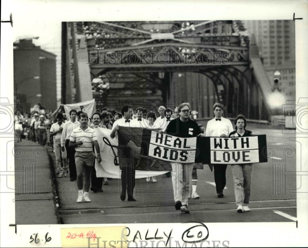 1988 Press Photo Memorial Day AIDS Rally - Historic Images