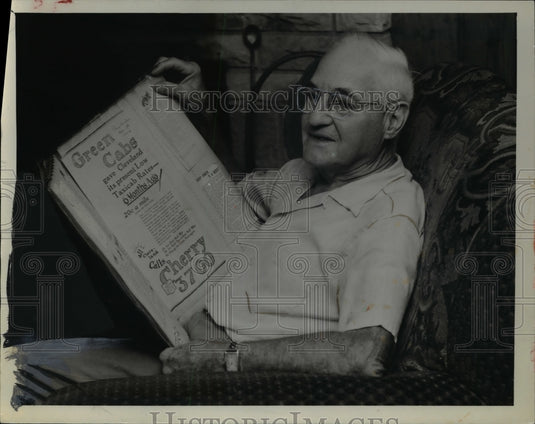 1967 Press Photo Andrew F. Waite Reading Newspaper- Historic Images