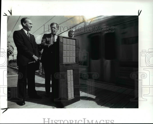 1988 Press Photo Mayor George Voinovich - Historic Images