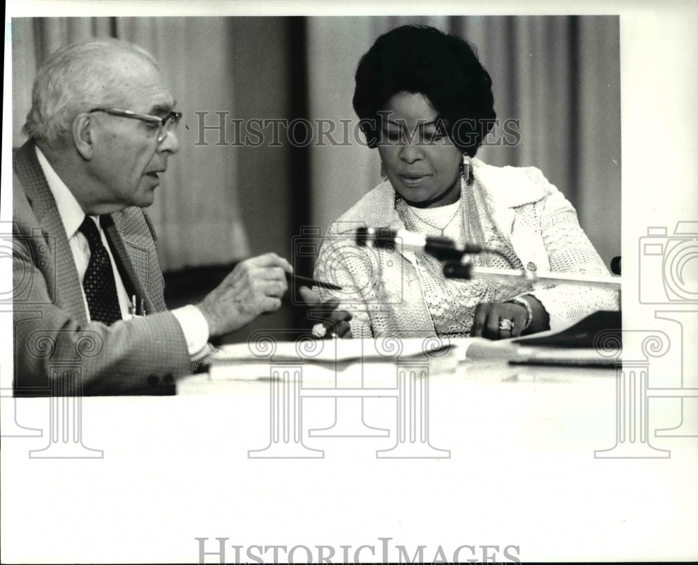 1981 Press Photo Last school board meeting for O&#39;Meare, Sarah Wade and Gallagher - Historic Images