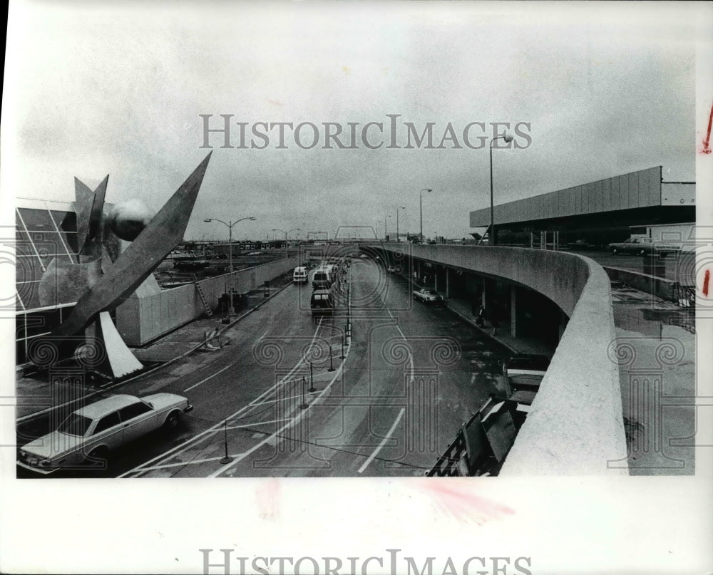 1977 Press Photo Airport Cleveland-Historic Images