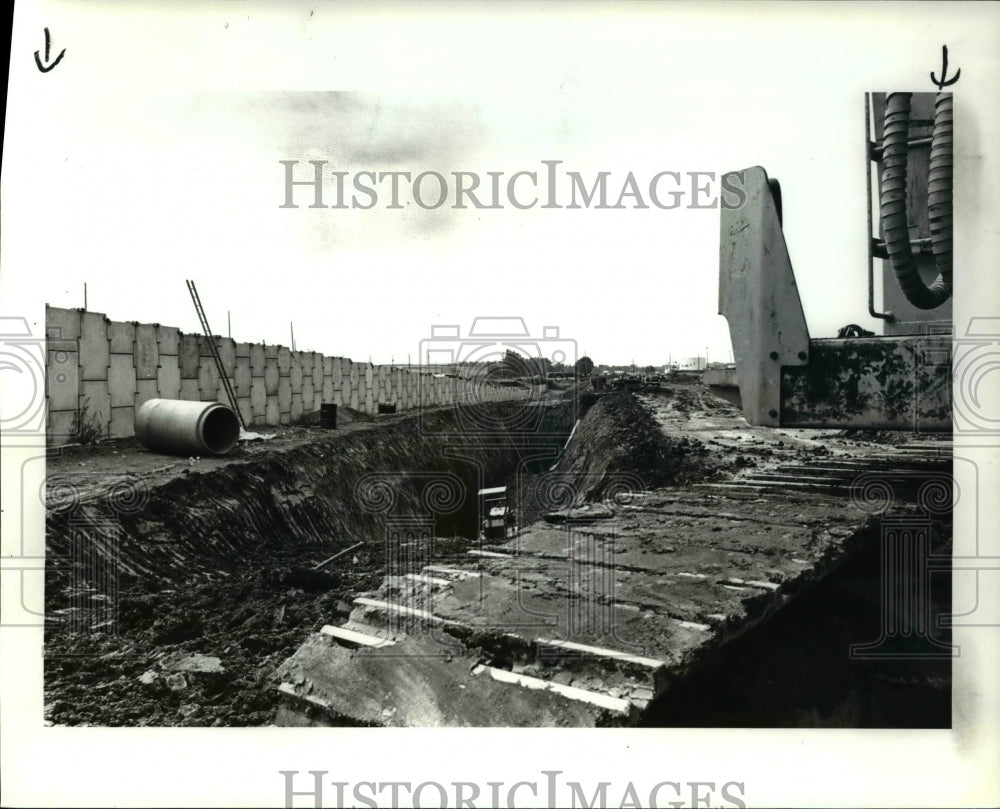 1985 Press Photo Construction at Cleveland Hopkins International Airport - Historic Images