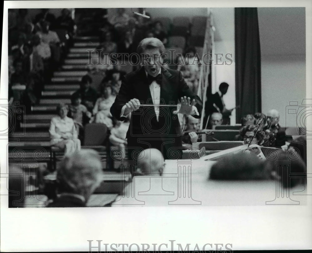 1977 Press Photo Robert C Weiskopf - Historic Images