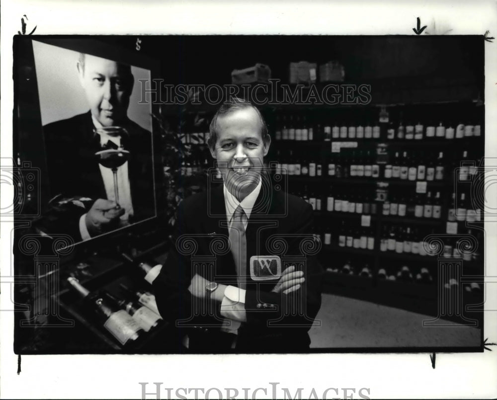 1985 Press Photo Russell Vernon in his wine section of his store in Akrom - Historic Images