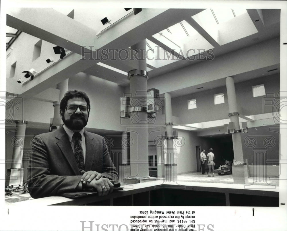 1988 Press Photo General Manager Frank A Vento Toledo Hilton Hotel-Historic Images