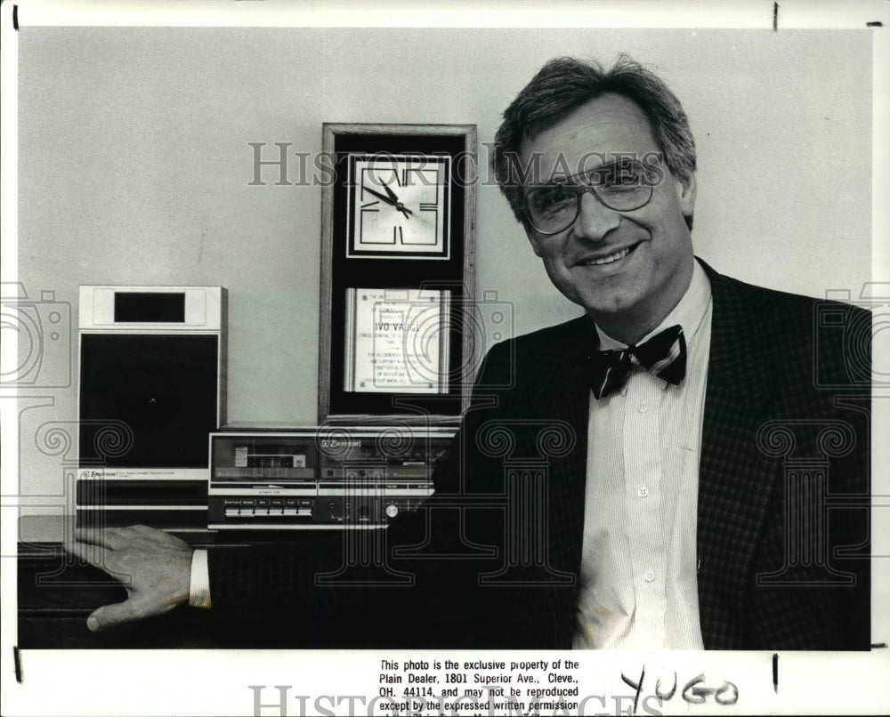 1988 Press Photo Ivo Vijgl of the Yugoslavia Consul General - Historic Images