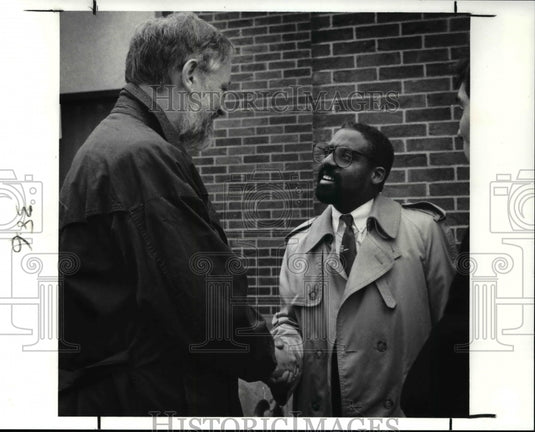 1989 Press Photo Mike White dropped by Louisa May Alcott school & Gov Dick Celes - Historic Images
