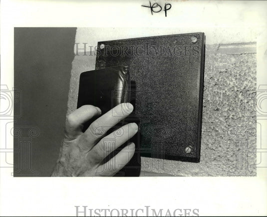1984 Press Photo Employee ID card in wallet placed against the plate sends-Historic Images