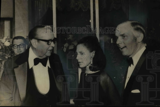 1975 Press Photo Gov James Rhodes, Mr & Mrs Thomas Vail - cva47590 - Historic Images
