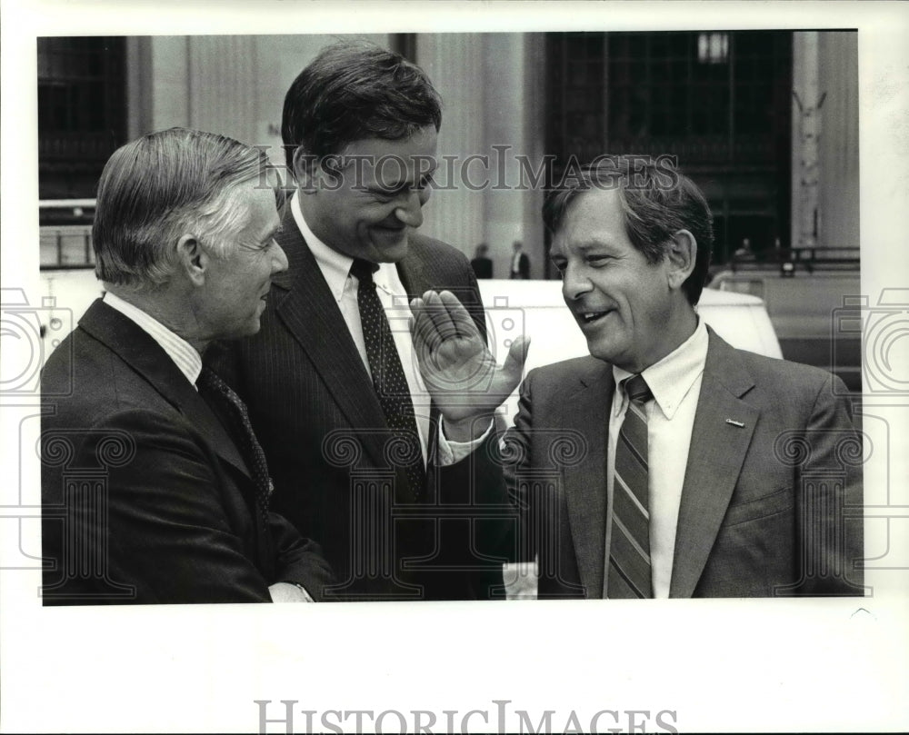 1985 Press Photo Tommy Vail, Governor Celeste and the mayor - Historic Images