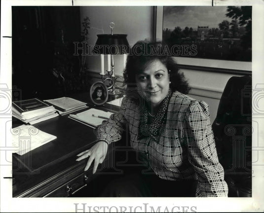 1989 Press Photo Farah Walters, executive of the University Hospital - Historic Images