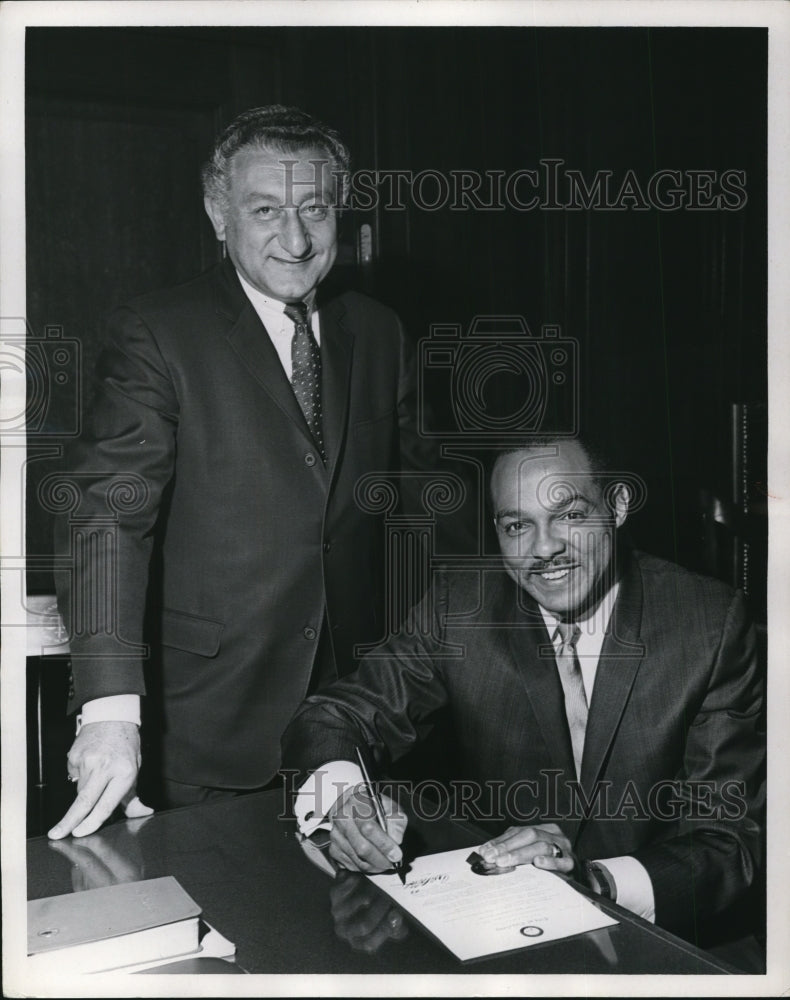 1968 Press Photo Leon Levin, president of the Cleveland Home Improvement Council- Historic Images