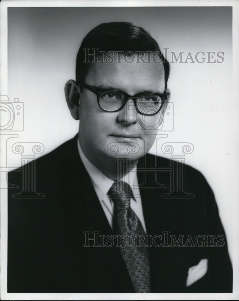 1976 Press Photo Rubert H. Stovall, VP and Director of Investment Policy - Historic Images