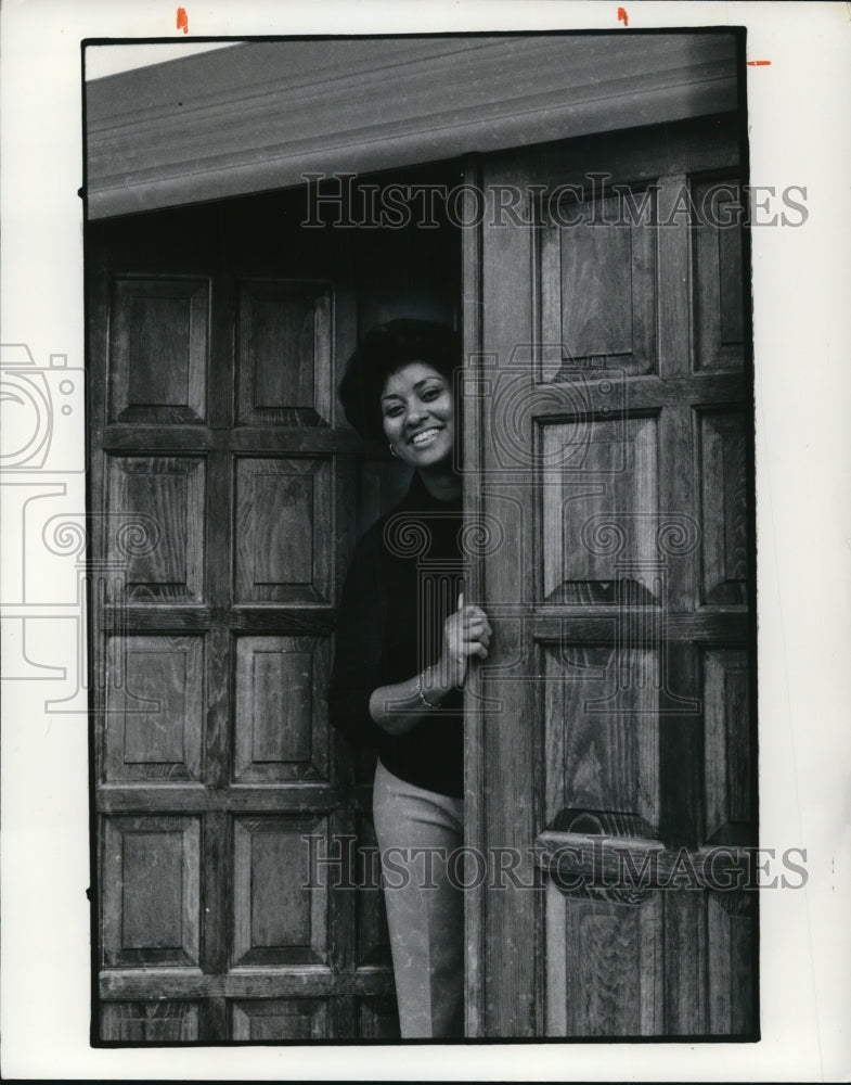 1977 Press Photo Mrs.Louis Stokes wife of Ohio State Representative - Historic Images