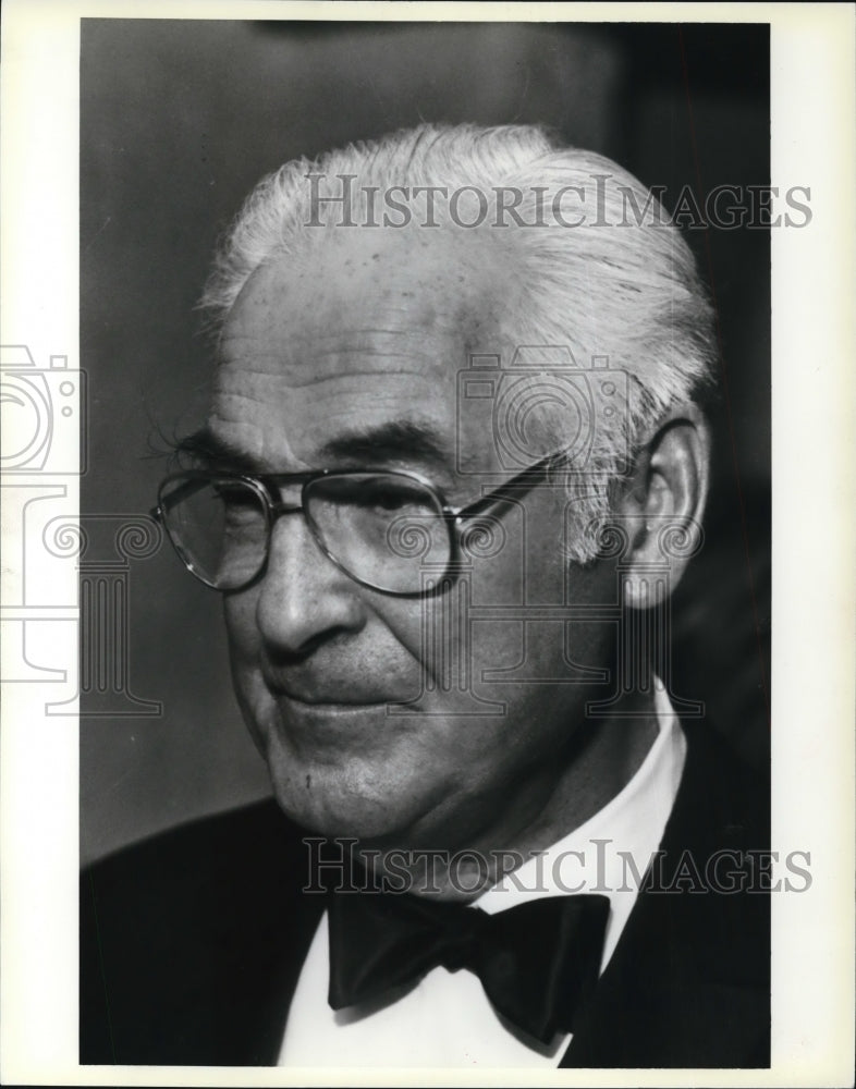 1983 Press Photo Laurence Schmeckebeir - Historic Images