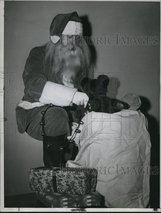 1961 Press Photo Edwin Bodeker as Santa Claus - cva47909-Historic Images