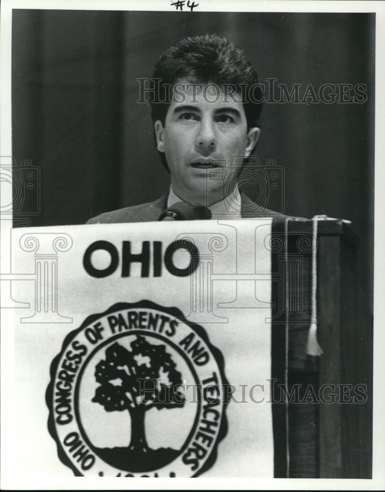 1984 Press Photo John Walsh, father of the kidnapped child named Adam Walsh - Historic Images