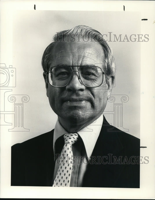 1988 Press Photo Case Western Reserve University new provost, Richard Zdanis - Historic Images