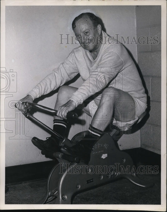 1964 Press Photo Sen. Stephen M, Young, seeking renomination against - Historic Images