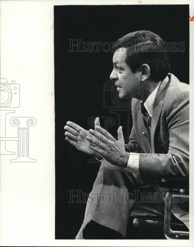 1981 Press Photo Mayor George Voinovich on Tax increase debate - Historic Images