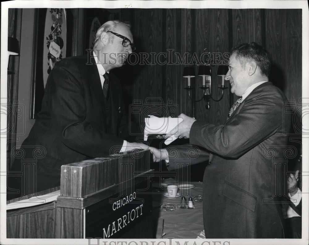 1972 Press Photo Frank Skala of Cleveland District a winner if President&#39;s Award - Historic Images
