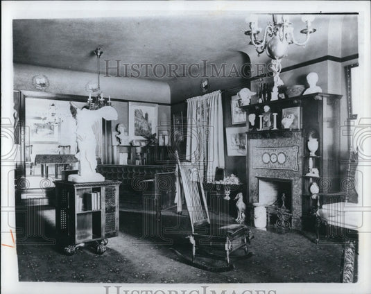 1972, Schweinfurth's living room, with its covered ceiling - Historic Images