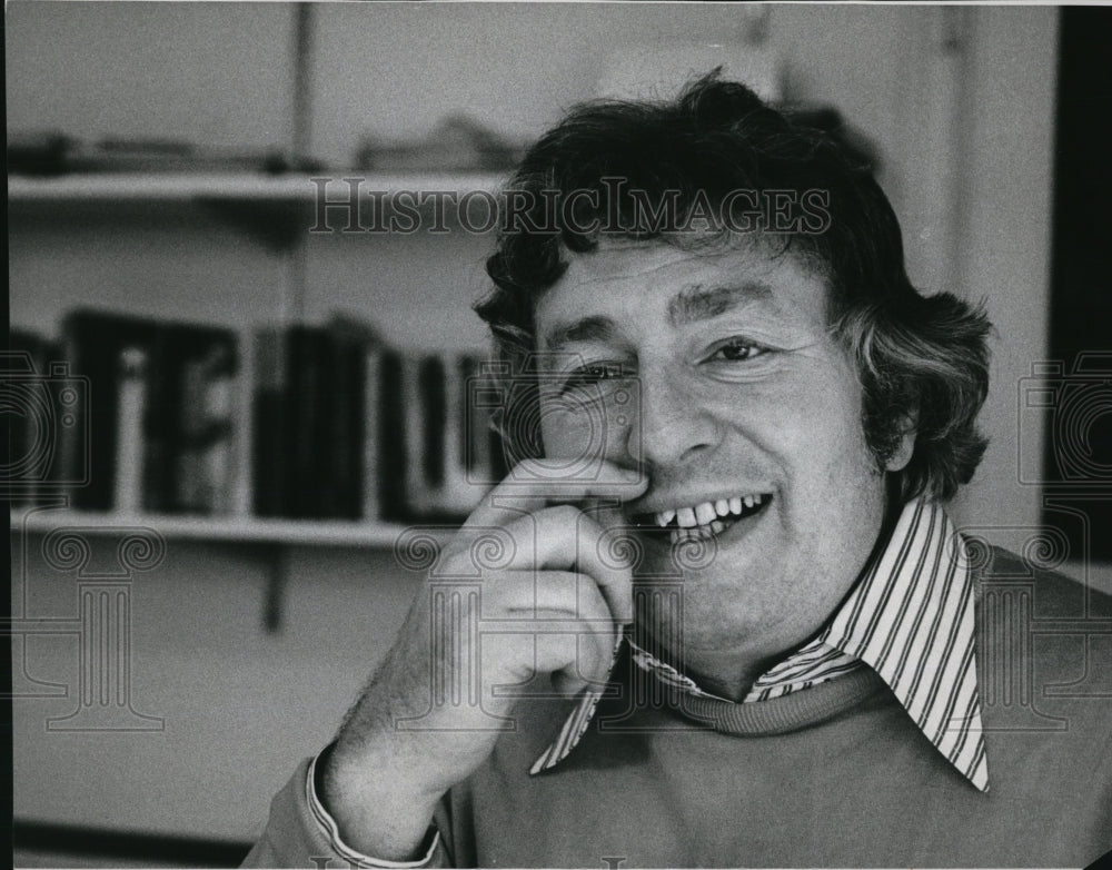 1977 Press Photo Anthony Shaffer, American Playwright and Novelist - Historic Images