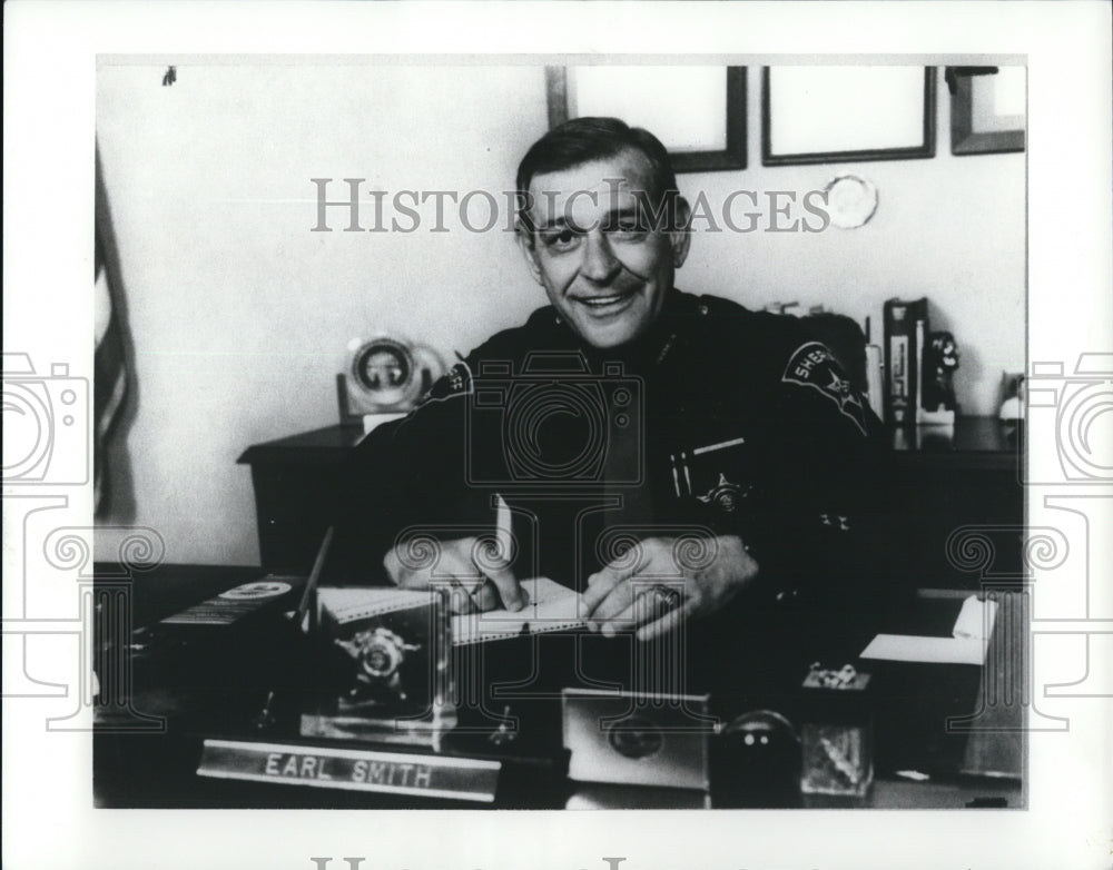 1989 Press Photo Sheriff Earl Smith - cva48673 - Historic Images