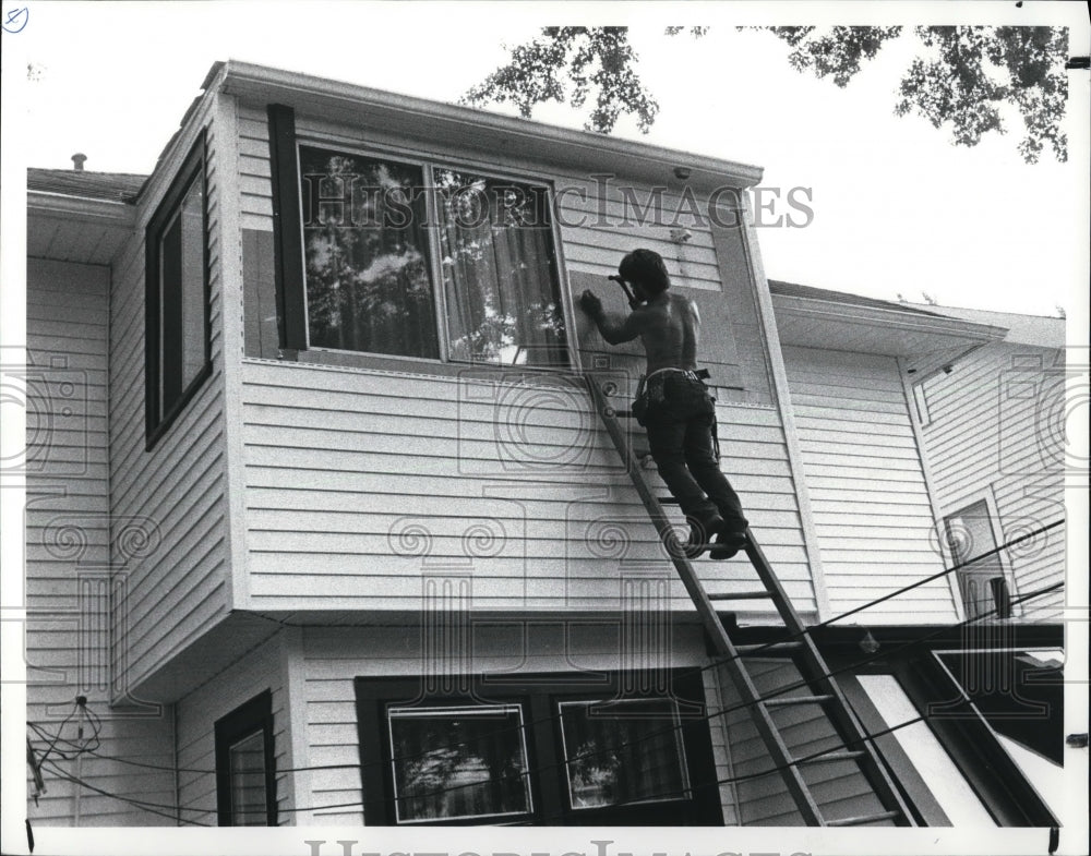 1988 Press Photo Aluminum Siding - Historic Images