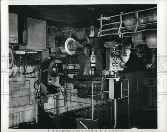 1971 Rolled sheets of aluminum to make sidings on cold rolling mill - Historic Images