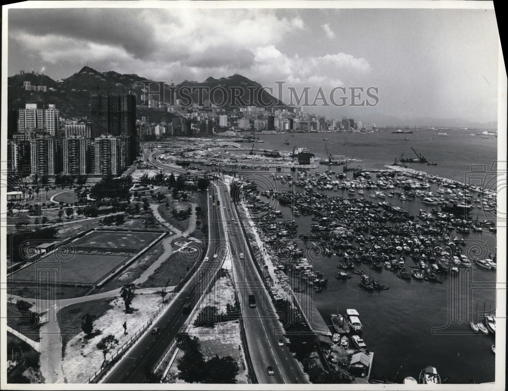 1973 Press Photo The Causeway Bay with the stalls, noodle restaurants and market - Historic Images