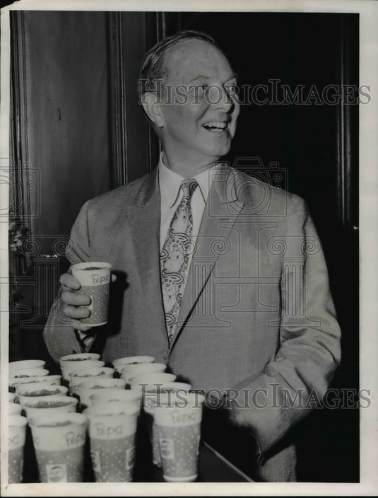1960 Stephen M. Young at Anvil Revue - Historic Images
