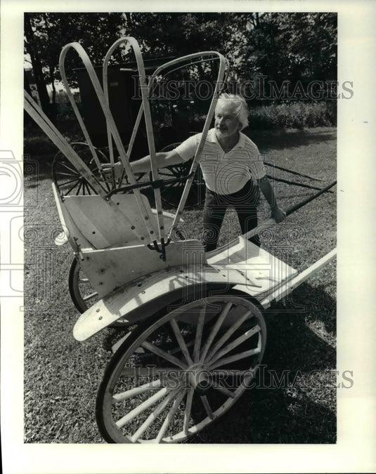 1984 Press Photo Jerry Powell and his Amish made Japanese Rickshaw - cva49180 - Historic Images