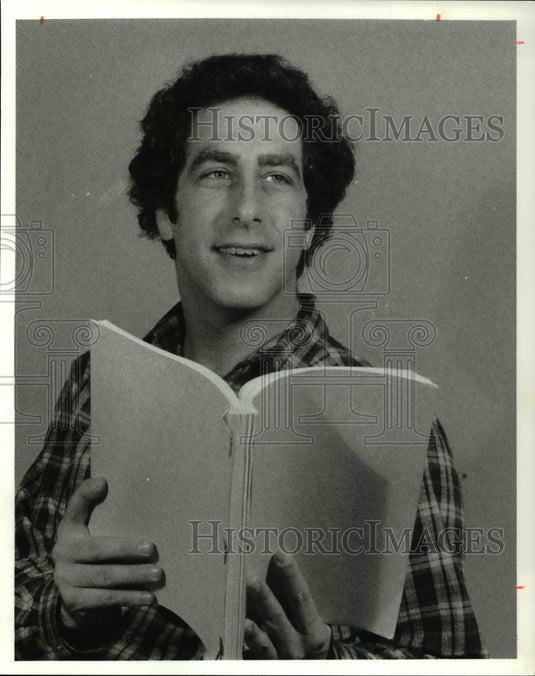 1979 Press Photo Script Writer Bennett Tremer - Historic Images