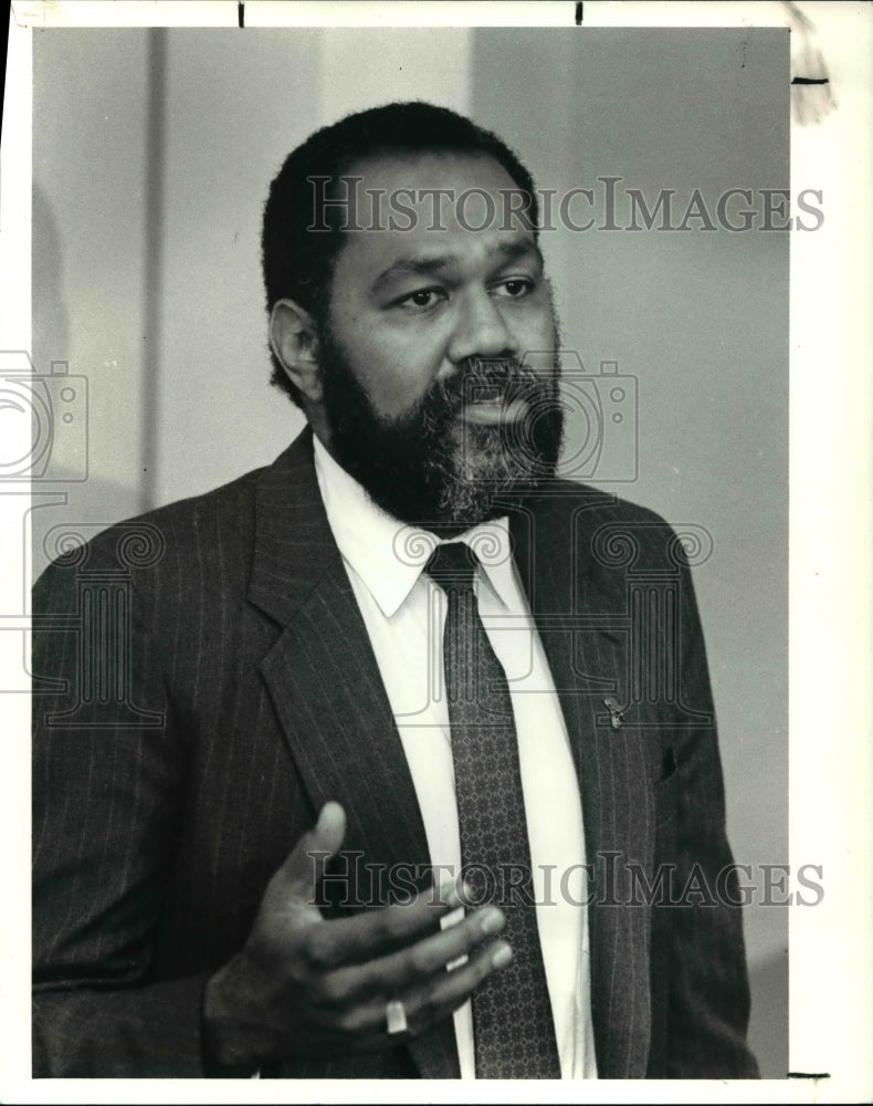 1990 Press Photo Dr. Raymond Winbush Speaks To The Carnegie Roundtable-Historic Images