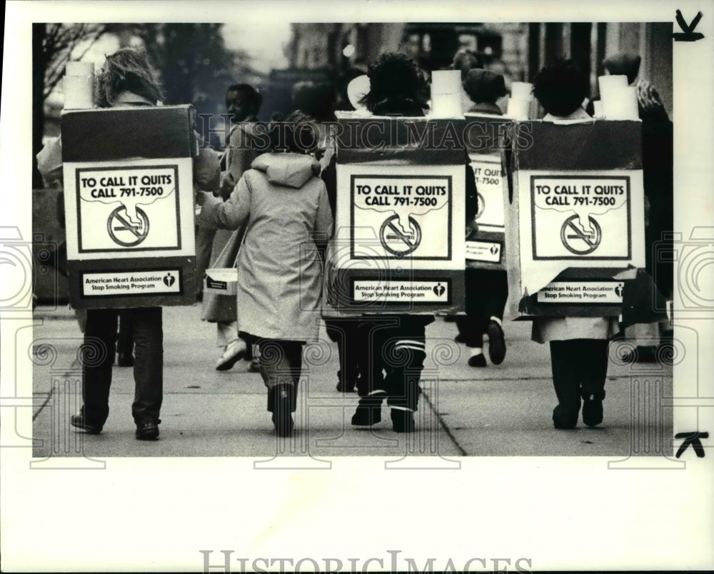 1982 Press Photo American Heart Association stop smoking campaign Call it quits. - Historic Images