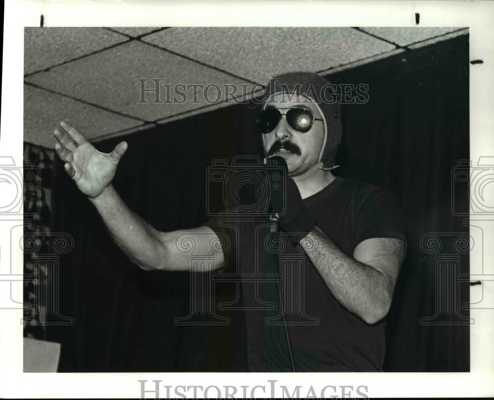 1988 Press Photo Comic Perry Warren at Cleveland Comedy Club - Historic Images