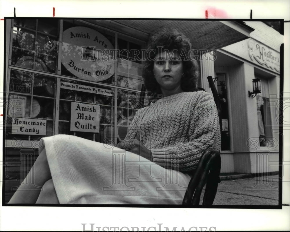 1990 Press Photo Amish arts owner, Cathy Tabac - cva49823 - Historic Images