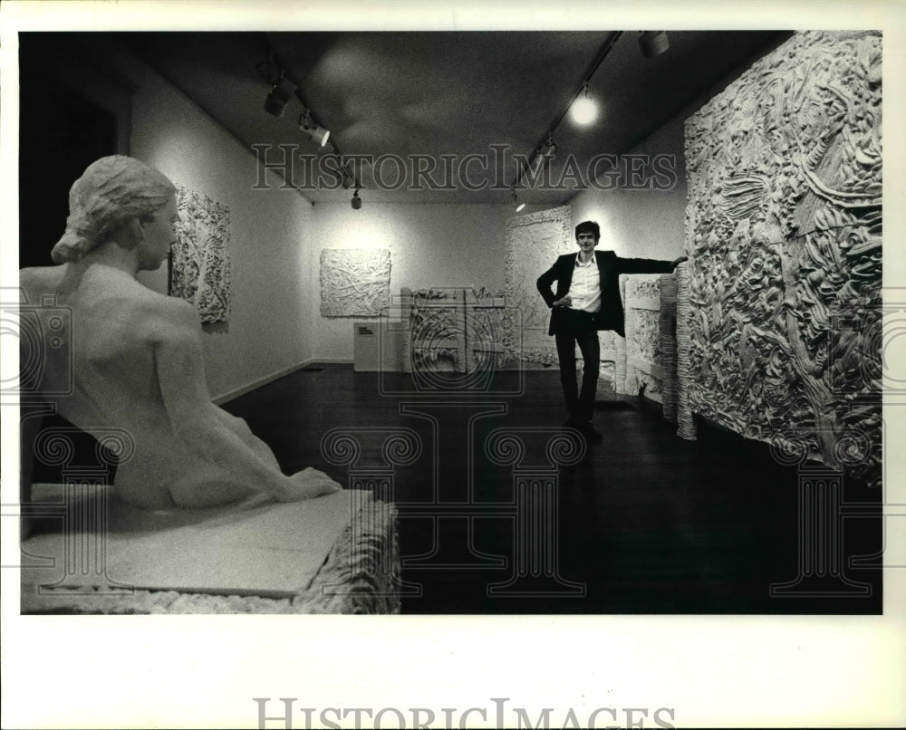 1984 Press Photo Brinsley Tyrrell at the New Gallery show - Historic Images