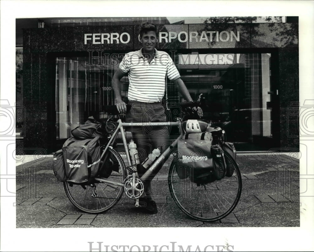 1991 Press Photo Paul Wolsfeld riding around to check corporate offices-Historic Images