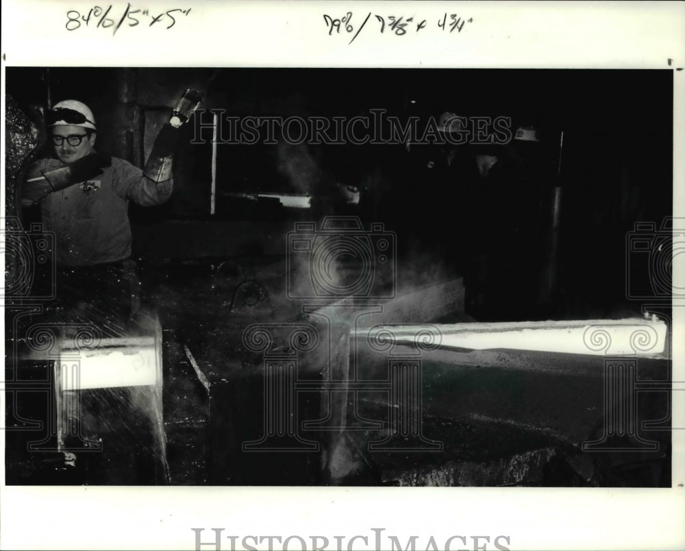 1990 Press Photo Jeff Malusky A Maintenance Employee For American Steel - Historic Images