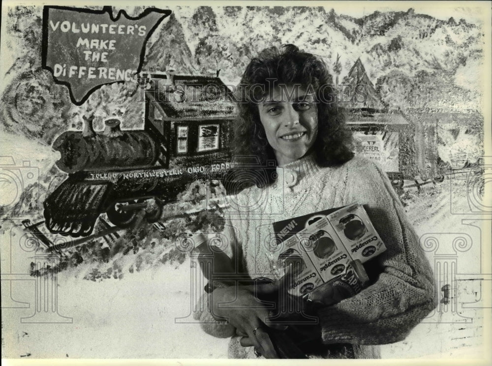 1990 Press Photo Lori Waggoner, office manager of the Toledo Ohio Food Bank-Historic Images